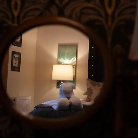 Britannia Petite * Selby