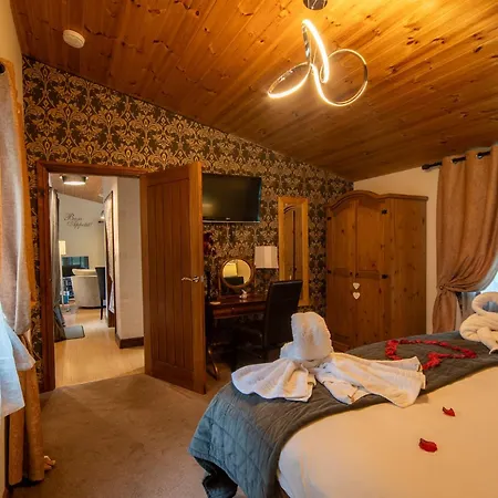 Britannia Petite Selby