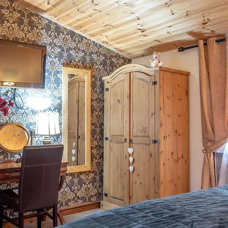 Britannia Petite - Still Rabbit - Hot Tub - Yorkshire Villa *