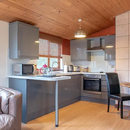 Britannia Petite - Still Rabbit - Hot Tub - Yorkshire Villa Selby